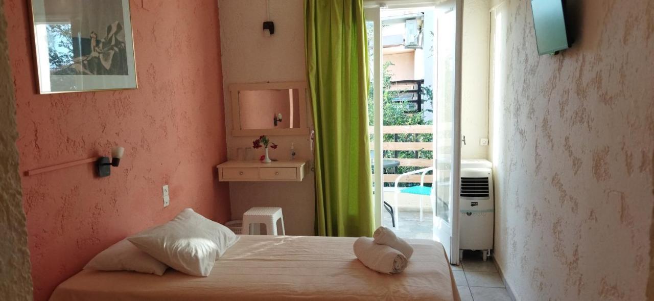 Cleo Rooms 250M From The Beach Malia Eksteriør bilde